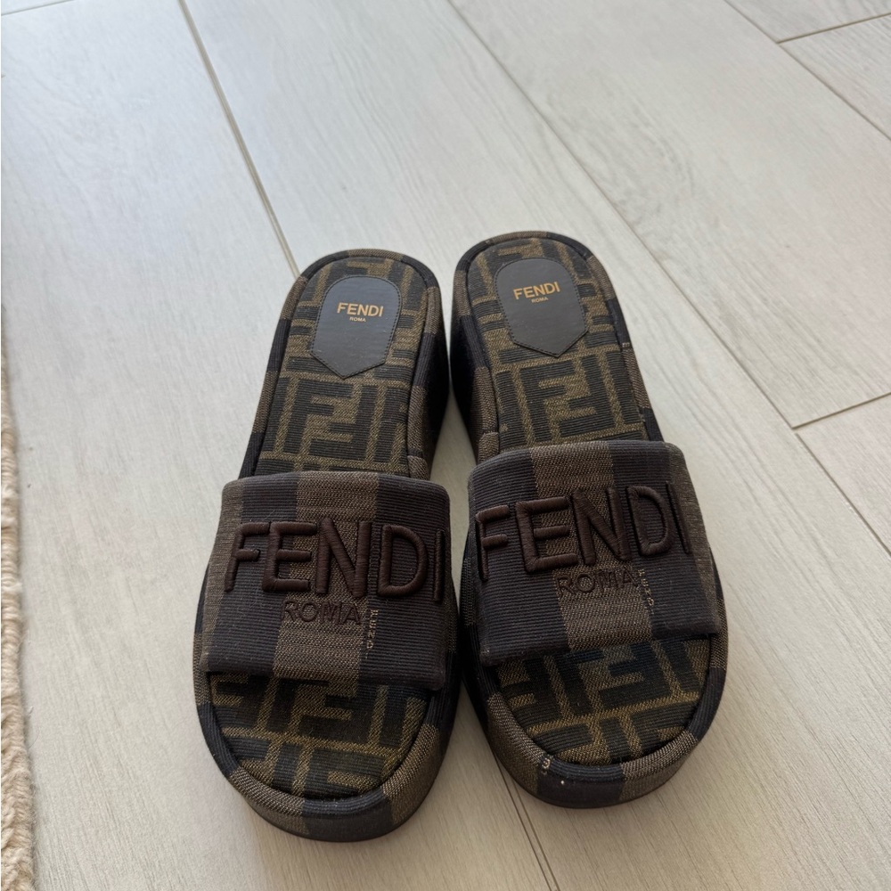 Fendi Sunshine Pequin Striped Platform Sandals - Picture 5 of 11